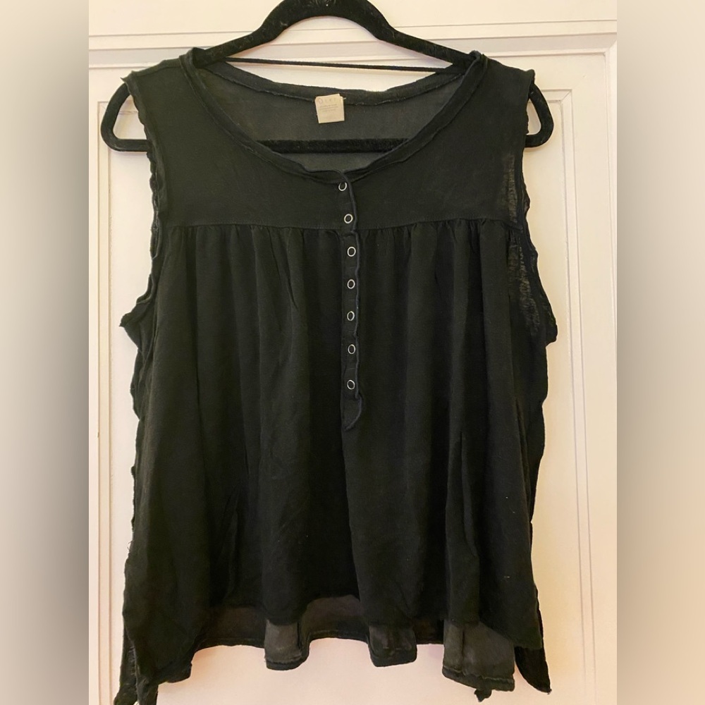 Euc we  the free brand sleeveless black loose fitting tank . Size xs